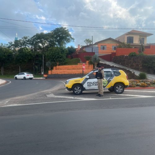Polícia Militar intensifica fiscalização com bloqueios em pontos estratégicos de Carambeí