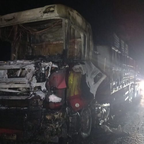 Falha mecânica provoca incêndio em carreta na PR-151