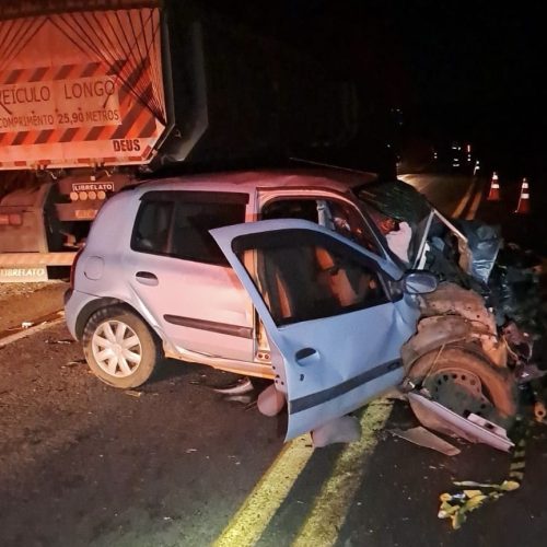 Motorista morre em colisão frontal entre carro e caminhão na região
