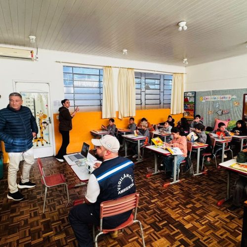 Ação conjunta leva conscientização ambiental e prevenção à dengue para escolas de Carambeí