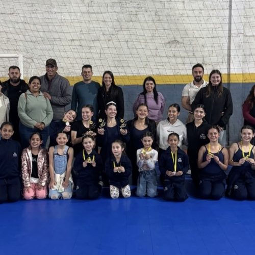 Escola de dança de Carambeí conquista sete premiações em festival no Paraná