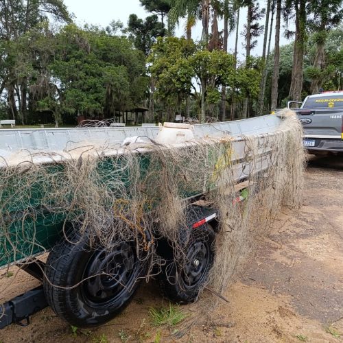 Operação ambiental em Carambeí resulta na apreensão de redes de pesca