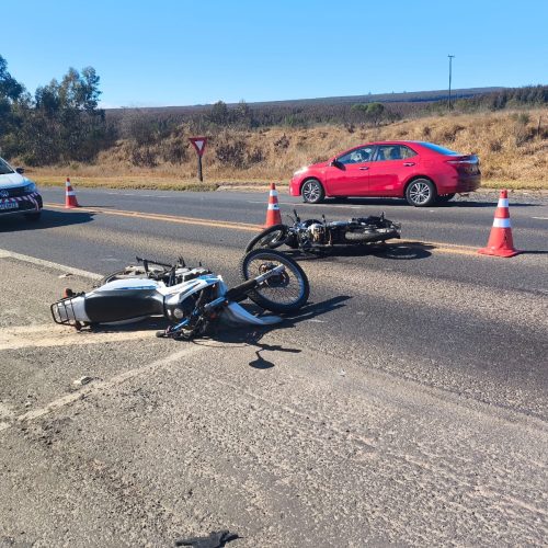 Duas adolescentes ficam feridas em colisão entre motos na PR-151