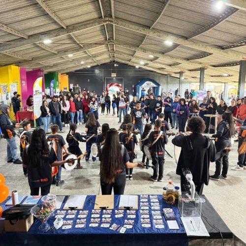 Feira de Profissões do Colégio Júlia Wanderley reúne estudantes e instituições em Carambeí