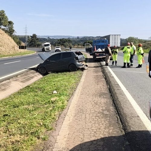 Motorista perde controle de veículo e sofre acidente na PR-151