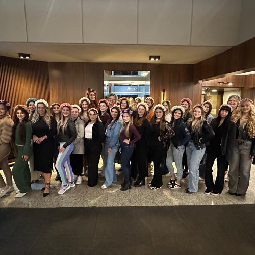 Candidatas à Rainha da 34ª Münchenfest participam da primeira reunião geral&nbsp;