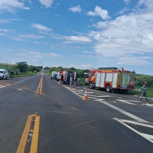 Veículo de Carambeí se envolve em acidente com três feridos na PR-170