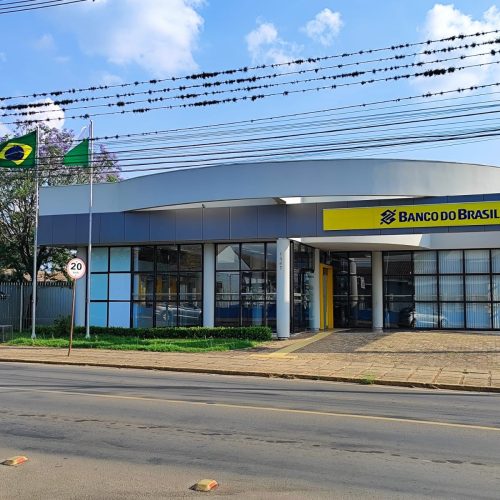 Bancos voltam a funcionar normalmente nesta sexta-feira