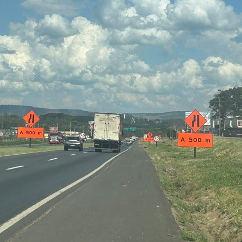 PRF orienta motoristas sobre cuidados em trecho em obras na BR-376, em Ponta Grossa