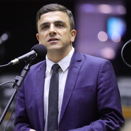 Aliel Machado propõe piso nacional para professores da rede privada