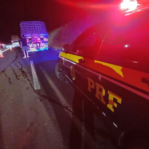 Colisão entre caminhão e automóvel termina com duas mortes na região