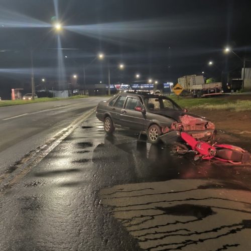 Colisão frontal deixa motociclista com ferimentos leves na região 