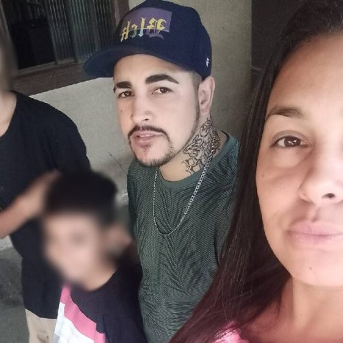 Homem mata esposa na frente dos filhos e tira a própria vida