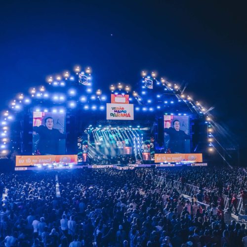 Fábio Jr. celebra o romantismo com show para 144 mil pessoas em Matinhos