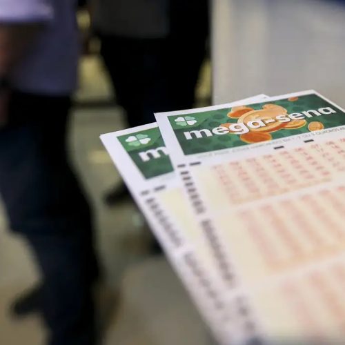 Mega-Sena acumula e prêmio principal vai para R$ 45 milhões