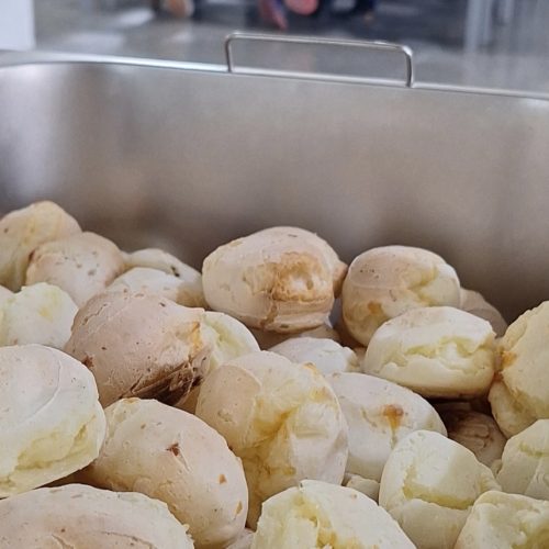 Sucesso nos lanches: escolas estaduais agora têm pães de queijo e palitos de queijo