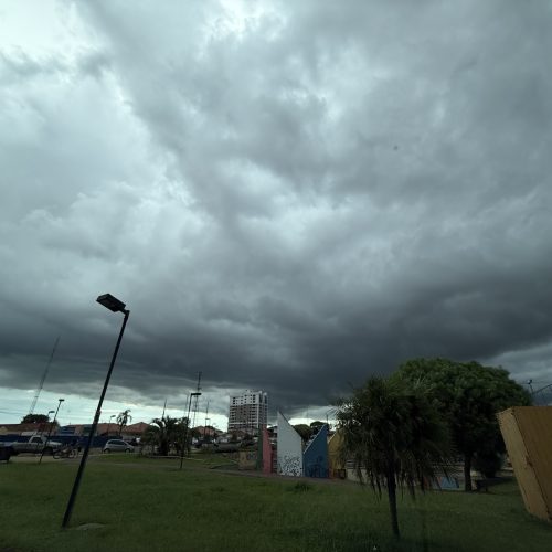Chuva e queda de temperatura: chegada de frente fria muda o tempo na metade Sul do Paraná