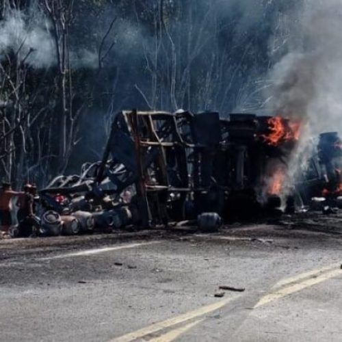 Caminhão de gás explode e deixa vítima fatal na BR 277