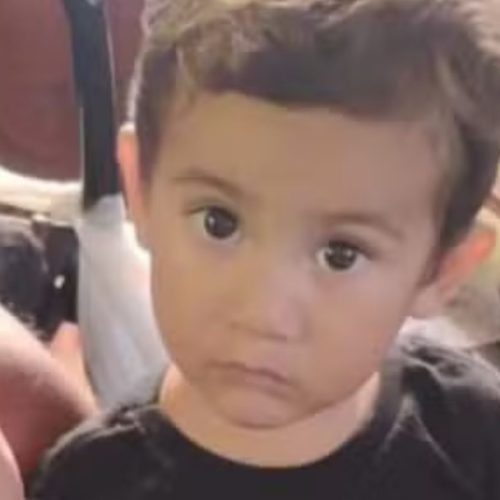 Mãe de criança desaparecida desabafa: “Não podia tirar os olhos dele”