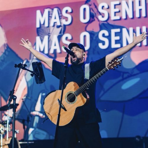 Novidade no Verão Maior, gospel de Fernandinho leva 62 mil pessoas a Matinhos