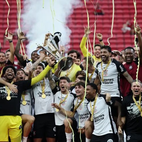 Corinthians vence Flamengo e é bicampeão da Supercopa Rei