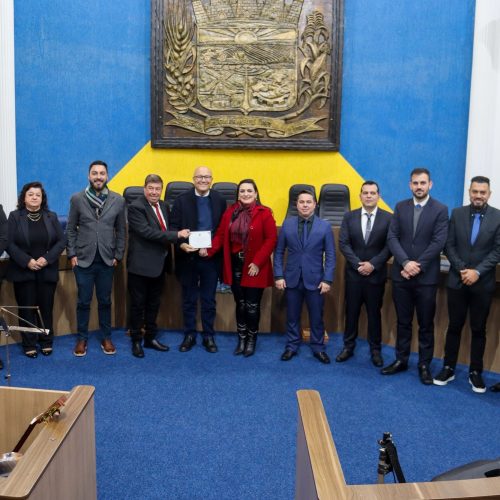 Câmara de Carambeí vive noite de emoção e reconhecimento