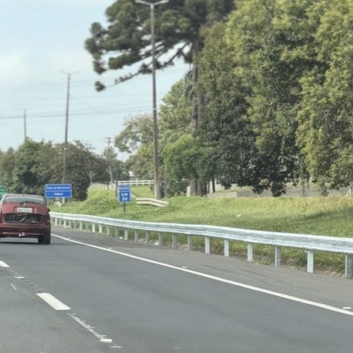 Instalação de defensa metálica aumenta a segurança na PR-151 em Carambeí