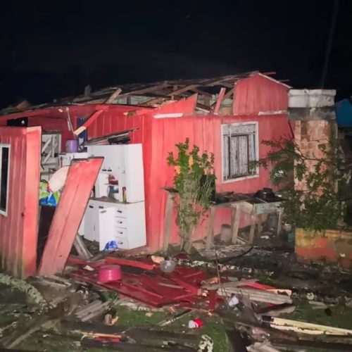 Defesa Civil e Simepar avaliam estragos de tornado em Piraí do Sul