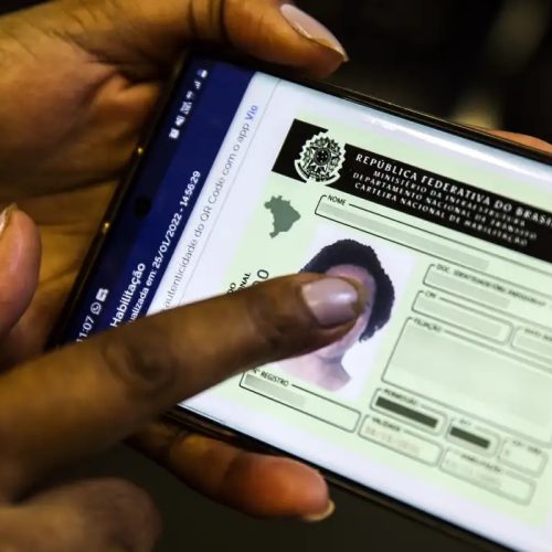 Lei que cria CNH gratuita para população de baixa renda é sancionada