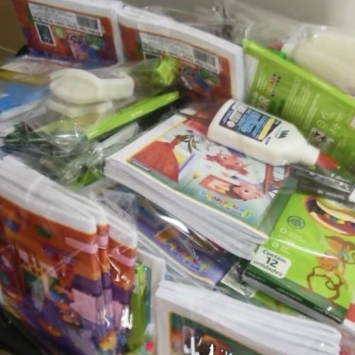 Ano letivo 2026 começa em Carambeí com entrega de 2.500 kits escolares