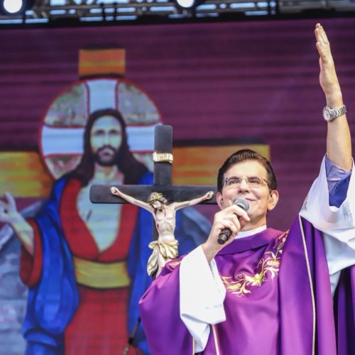 TV Paraná Turismo transmite shows de padre Manzotti, Fernandinho e Jeito Moleque