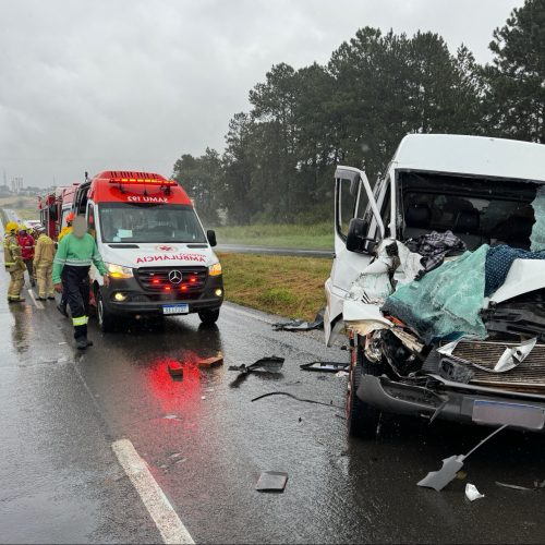 Colisão traseira na PR-151 em Carambeí mobiliza resgate