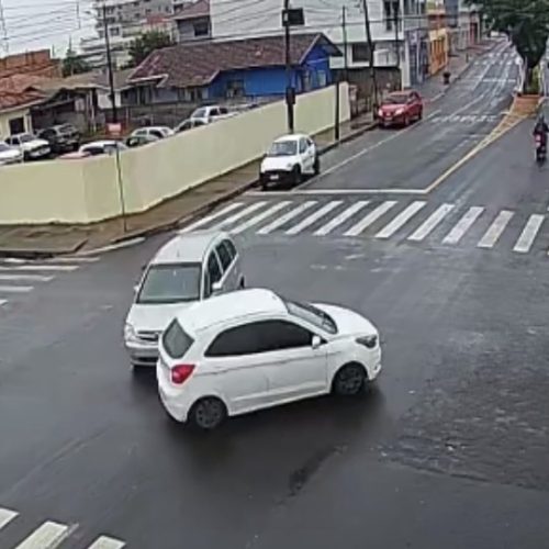 VÍDEO: Colisão em cruzamento mobiliza equipes de trânsito em Carambeí