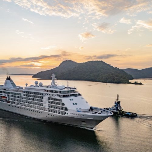 Navio de cruzeiros traz turistas da América do Norte e da Europa ao Litoral do Paraná