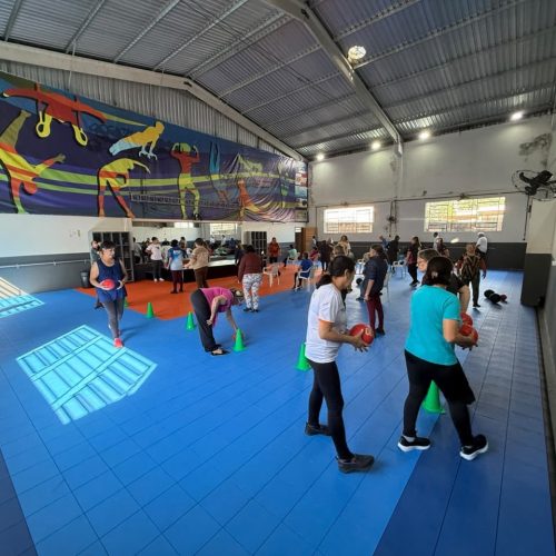 Ginásio Gerson Torres Pereira e CAF ganham piso novo e manta térmica em Castro