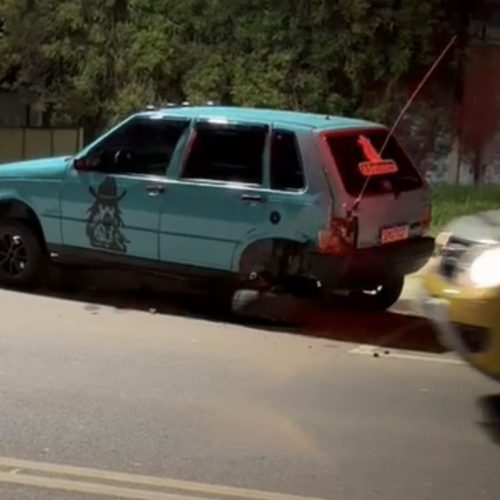 VÍDEO: Motorista embriagado bate em carro de influencer digital no Centro de Carambeí