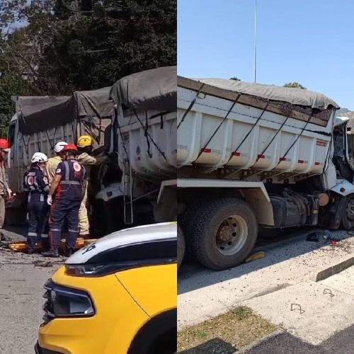 Homem preso às ferragens de caminhão é resgatado após acidente