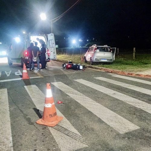 Motociclista foge de abordagem e se envolve em acidente no centro de Carambeí
