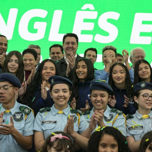 Estado apoiará municípios na implementação de inglês e robótica no Ensino Fundamental
