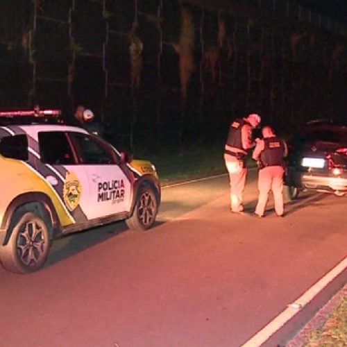 Ex-policial civil sob efeito de drogas bate carro em viatura da PM