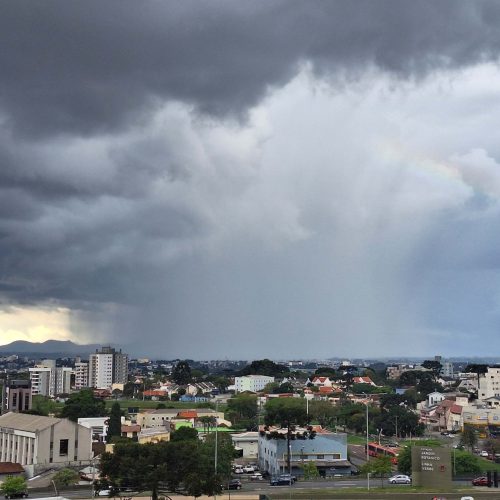 Volume de chuva em outubro já ultrapassou a média do mês em quatro estações do Simepar