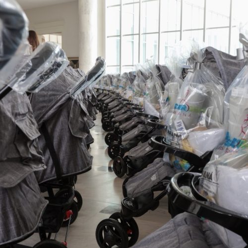 Governo inicia na semana que vem entrega de kits para recém-nascidos com carrinho de bebê