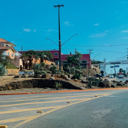 Rotatórias de Carambeí ganham nova aparência após revitalização