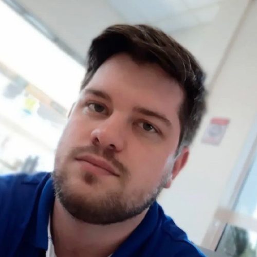 Professor é encontrado morto dentro do próprio carro no Paraná