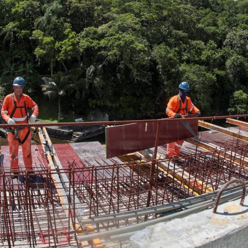 Obras da Ponte de Guaratuba continuam 24 horas por dia durante o Carnaval