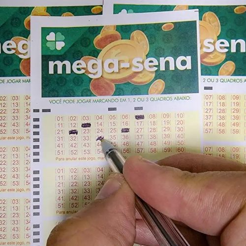 Mega-Sena acumula e prêmio principal vai para R$ 35 milhões