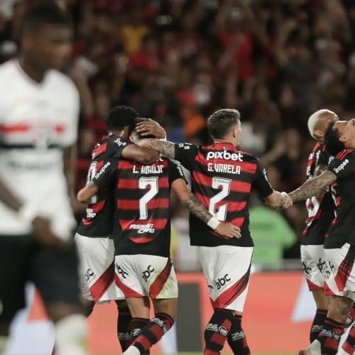 Flamengo vence São Paulo por 2 a 0 no retorno do Brasileiro