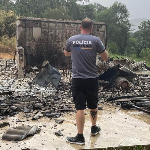 Polícia Científica aplica técnicas avançadas para rastrear origem em casos de incêndio