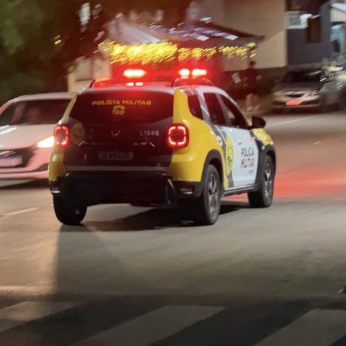 Trio invade residência, agride morador com pauladas e faz ameaças com arma em Carambeí