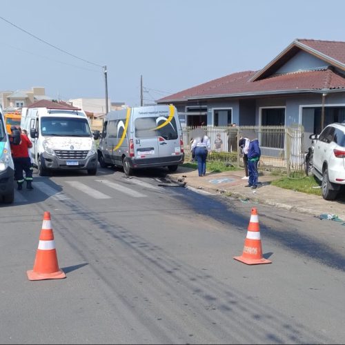 Acidente com van escolar em Carambeí deixa crianças feridas